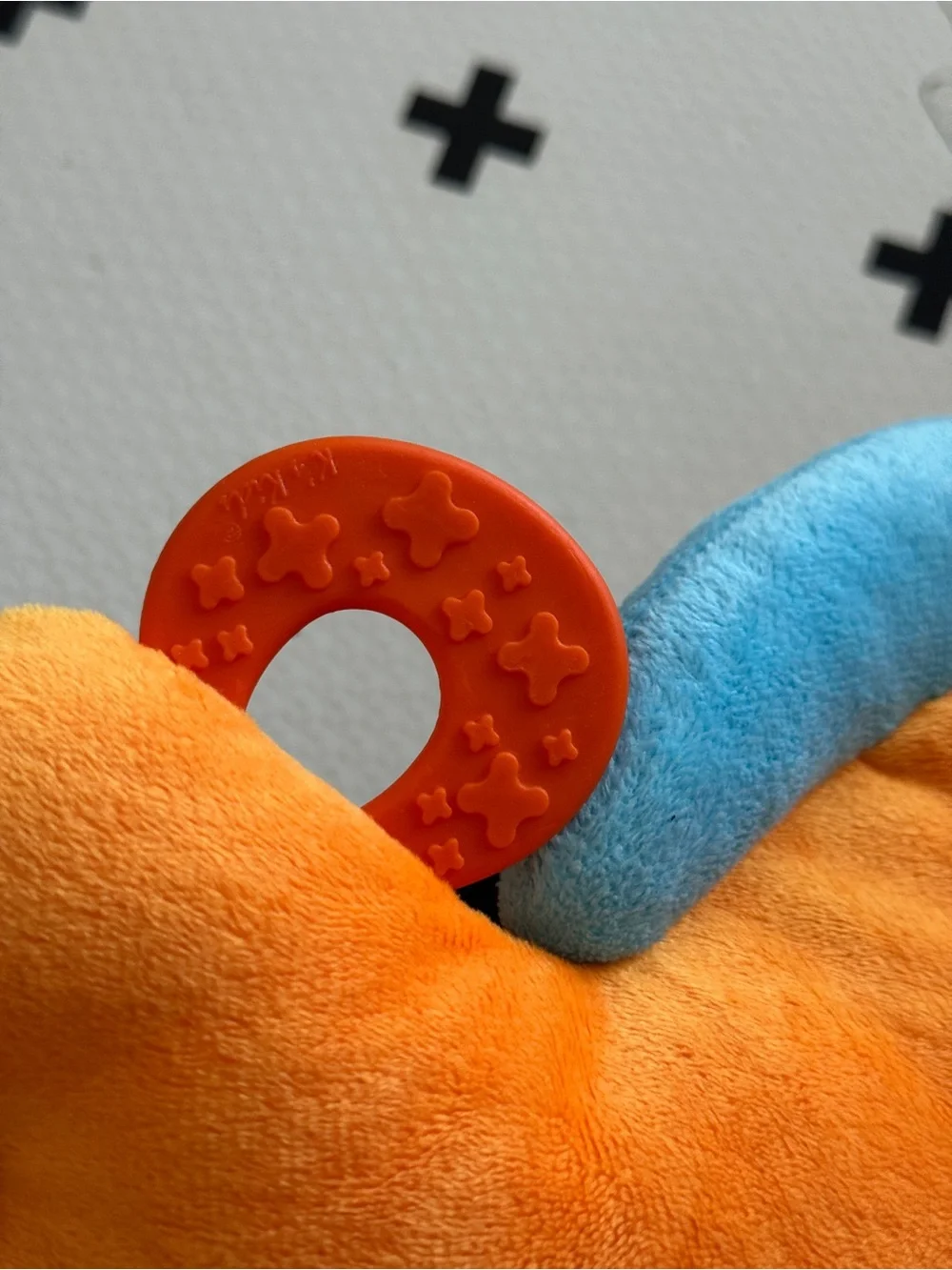 Melissa & Doug Multi-Textured Flip Fish sensory Baby Toy Orange Multi 0-9m GUC
